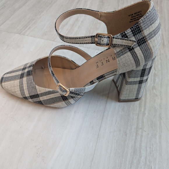 Journee Collection Black & White Plaid Mary Jane Block Heels - Picture 5 of 7